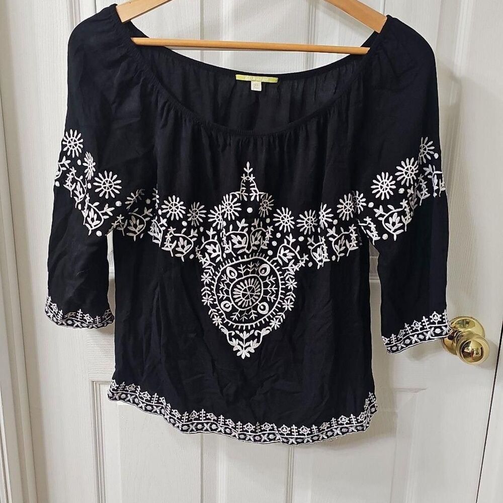 Gianni Bini Black White Embroidered Boho Off-The-Shoulder Blouse Size XS